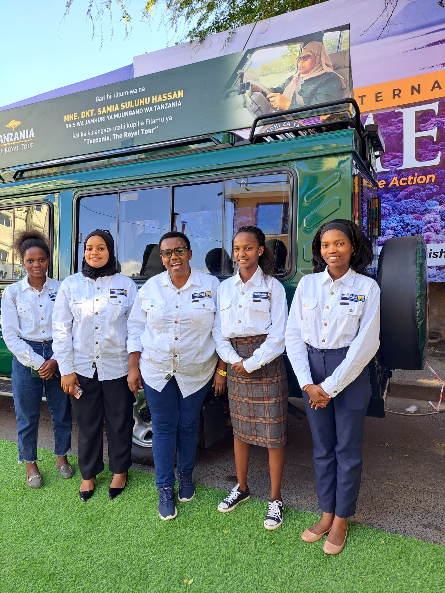 Royal Tour President Car Professional Tour Guides